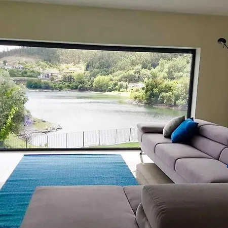 Сasa de vacaciones Ermal House Braga