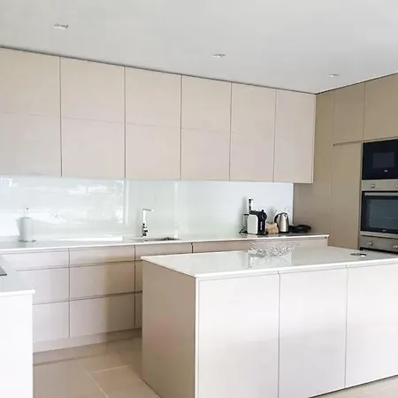 Dom wakacyjny Ermal House